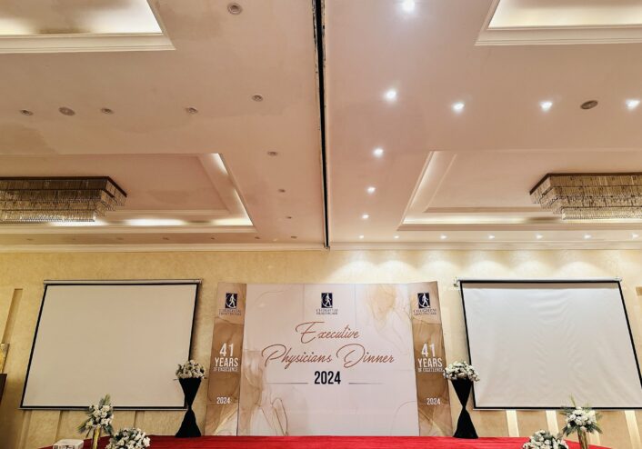 grand corporate stage, indoor corporate setup, seminar, conference