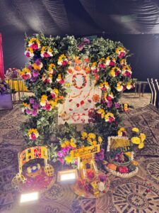 gajra stand, mehndi decor, mehndi thaal, wedding planners