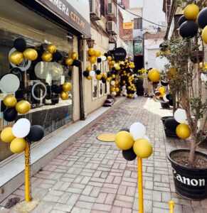 entrance setup, balloons decorators, studio opening, daytime event