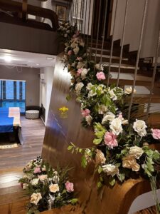 stairs decor, floral decor, wedding decorators, home decoration